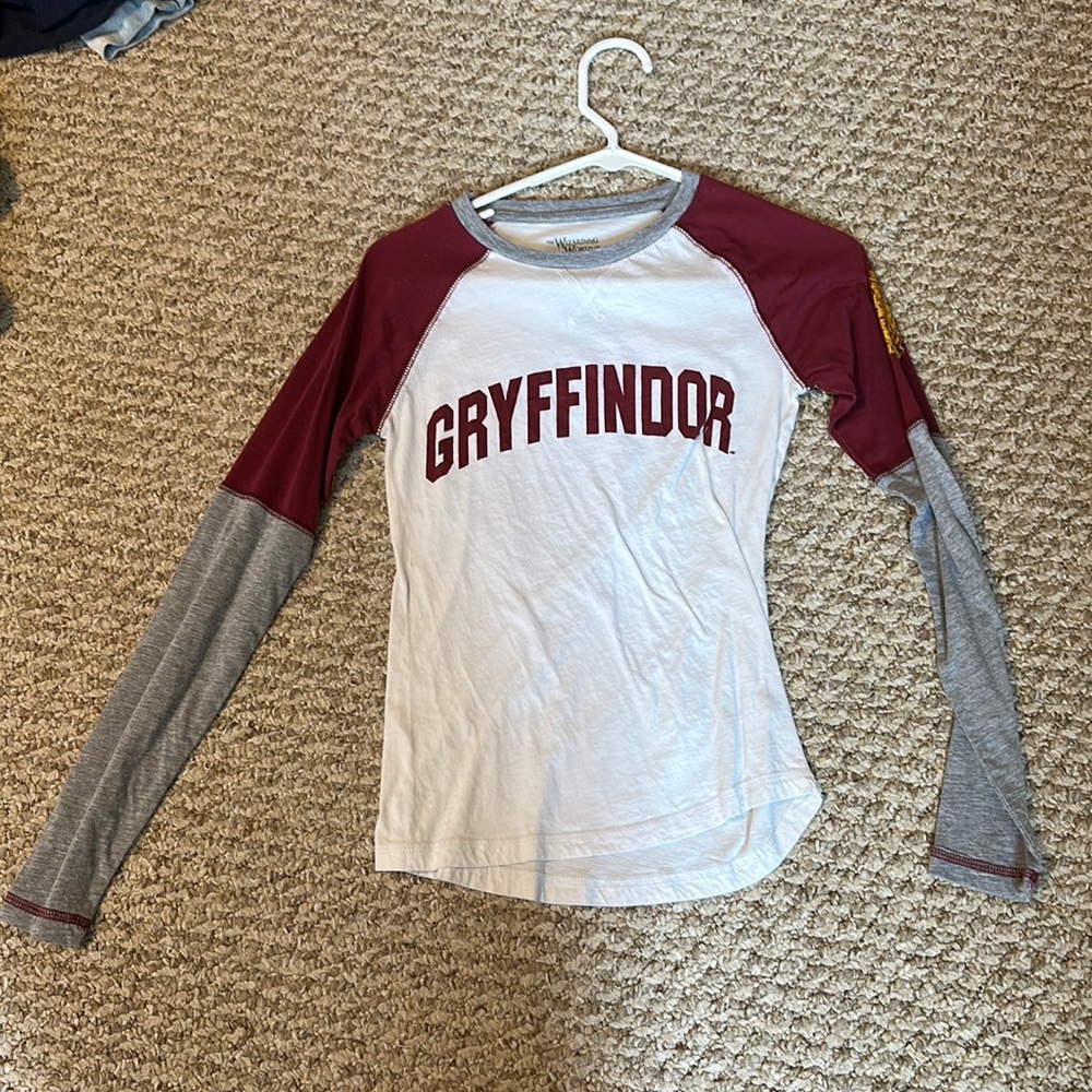Harry potter world long sleeve tee! Never worn-XS!